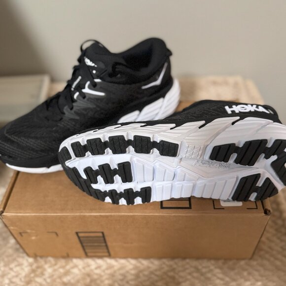 Athletic_Shoes